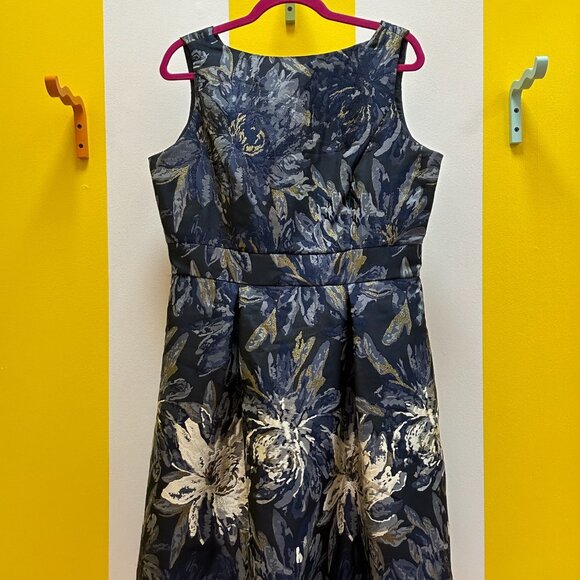 Navy Floral Formal Fit & Flare Sleeveless with deep v in the back Size 14 - Picture 5 of 6